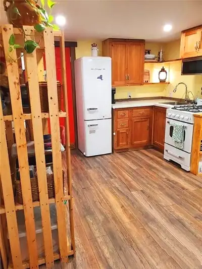 Wonderful 1 bedroom basement apartment for rent, close ammenitie