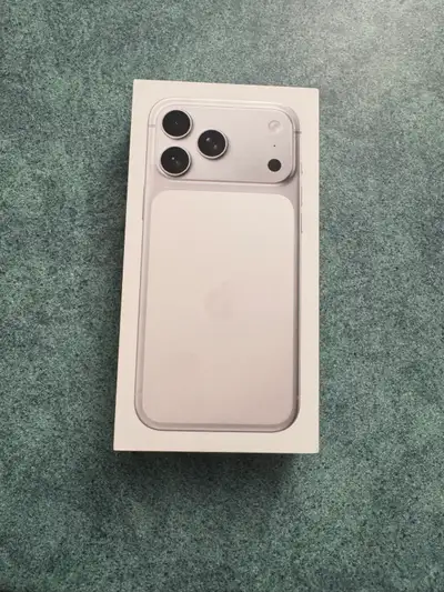 IPhone 17 Pro Max Sylver 256 Gb Neuf dans la boite jamais ouverte débloqué obtenu chez Rogers, achet...