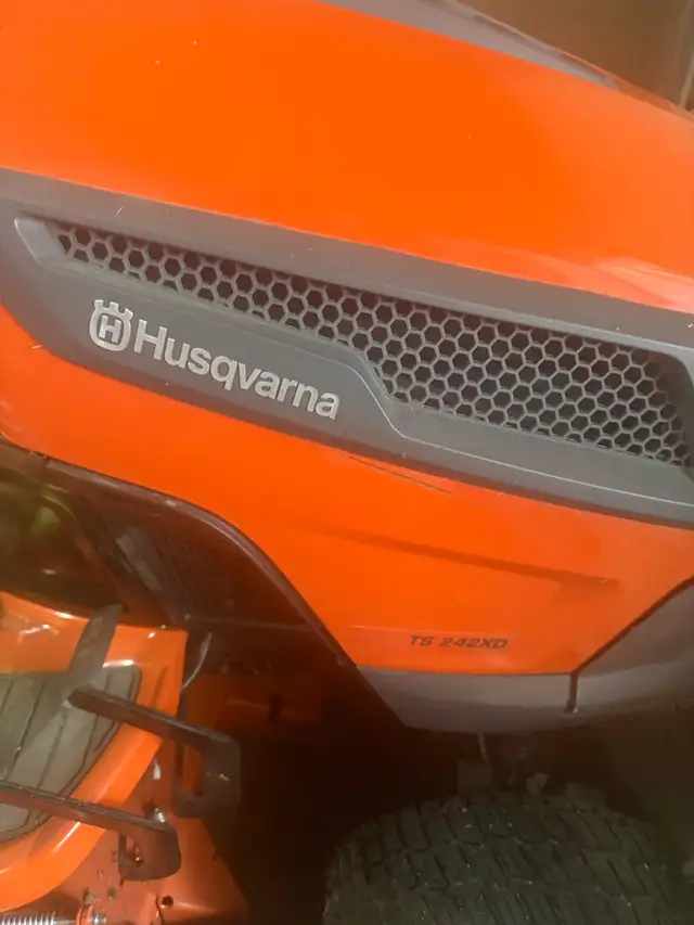 tracteur à gazon in Lawnmowers & Leaf Blowers in City of Montréal - Image 3