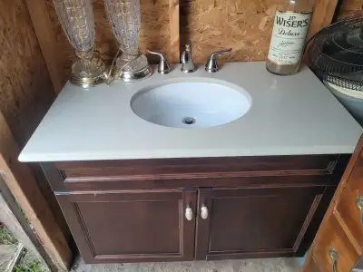 Upgrade your bathroom with this charming 38-inch bathroom vanity, complete with a stylish top and fa...