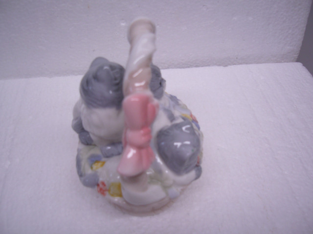 Vtg Figurine Cat Family Mom & 2 Kittens in Basket in Arts & Collectibles in Dartmouth - Image 4