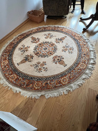 6 1/2ft diameter wool rug
