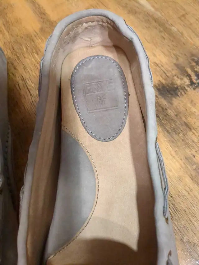 Women's Frye Loafers Moccasins Slip-on Shoes - Size 8.5 in Women's - Shoes in City of Toronto - Image 4