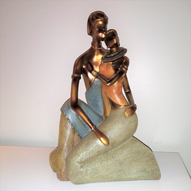 Man and Woman Embracing Statue in Arts & Collectibles in Campbell River