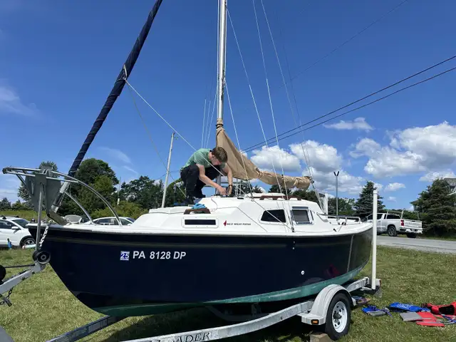 2007 West Wight Potter sail boat in Sailboats in Bedford - Image 4