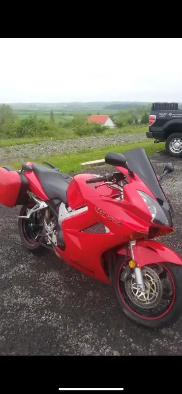 I’m thinking about selling my 2002 VFR 800 interceptor in amazing condition -V4 VTech motor -Power c...
