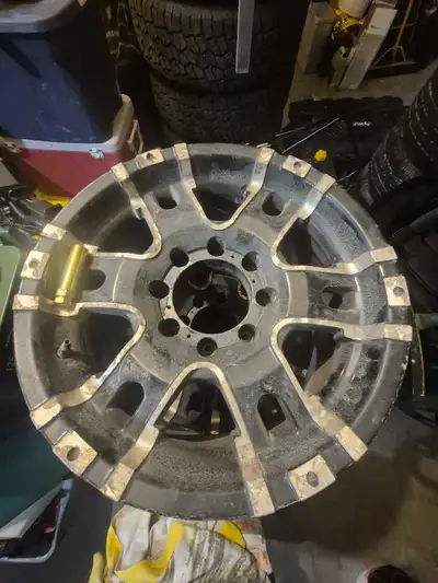 Selling a set of 4 Dodge Ram 8-bolt rims with 32 new bolt.These rims are in used condition. 500$ obo...