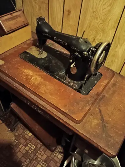 A mid century Singer sewing machine with wooden work desk, Asking 100$