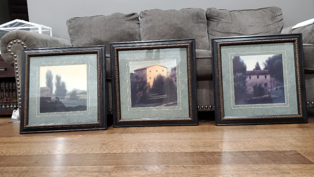 Set of 3 pictures in Home Décor & Accents in Hamilton