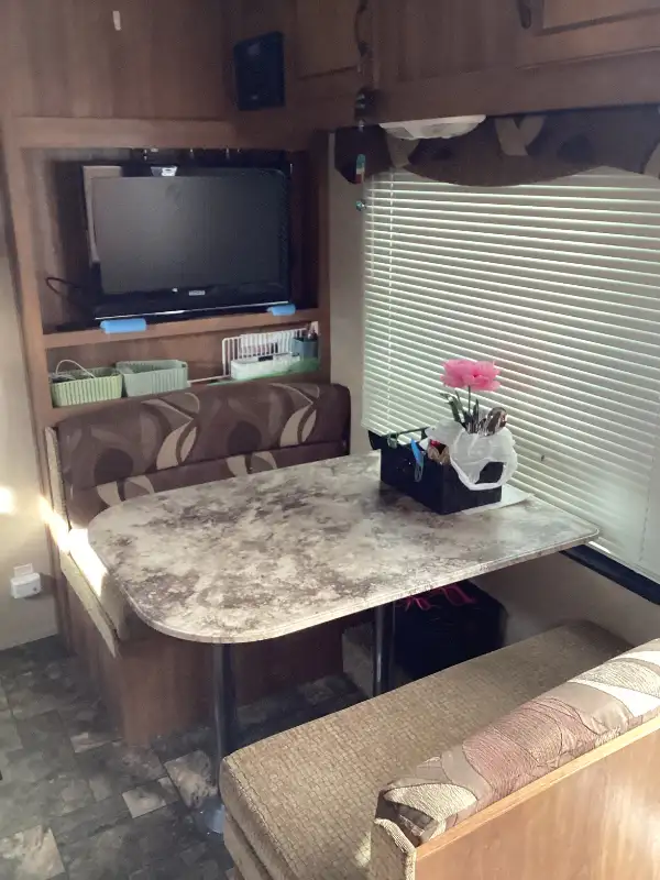 2014 Cataline coachman travel trailer in Travel Trailers & Campers in Williams Lake - Image 7