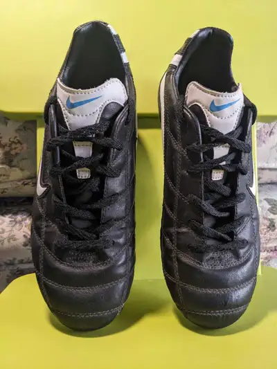 Nike Youth Soccer Cleats – Size US 6, View more