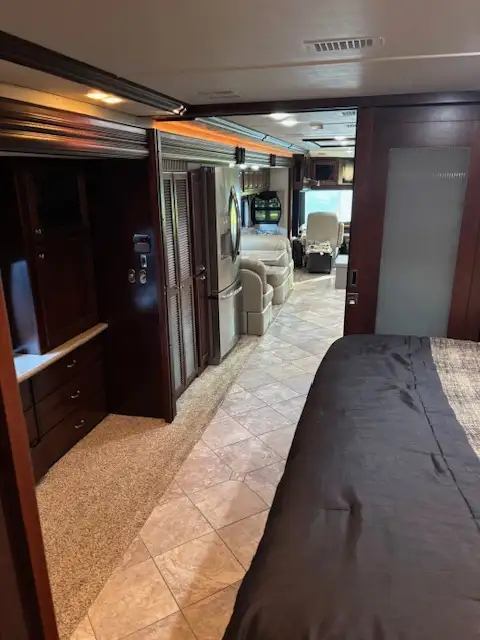 Class A Motorhome- American Coach American Revolution in RVs & Motorhomes in Cambridge - Image 7