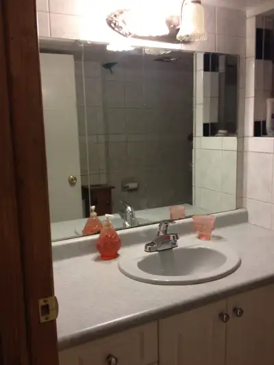 MEN 10 mins from battery plant beautiful room monthly/ weekly