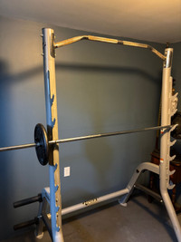 Squat / bench rack with chin-up bar