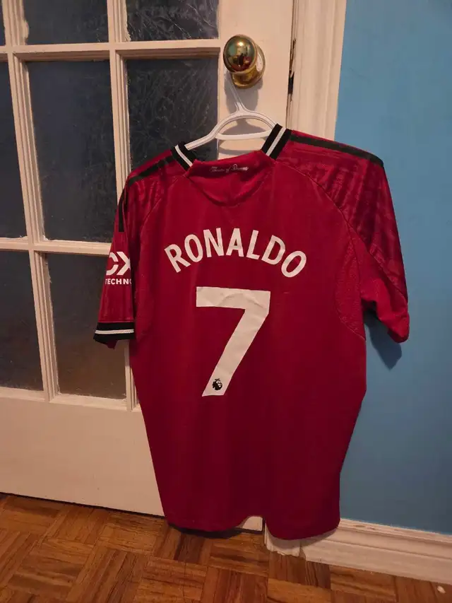 Manchester United Ronaldo Jersey in Soccer in Gatineau - Image 3