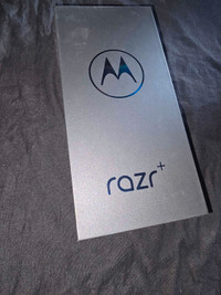 Motorola RAZR plus 