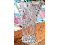 HEAVY FLORENTINE GLASS VASE, 10" TALL