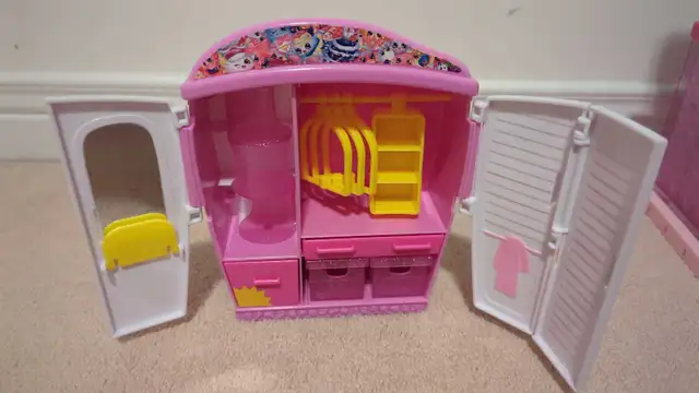 Used Shopkins Doll house Playset with Assessories in Toys & Games in Markham / York Region - Image 4