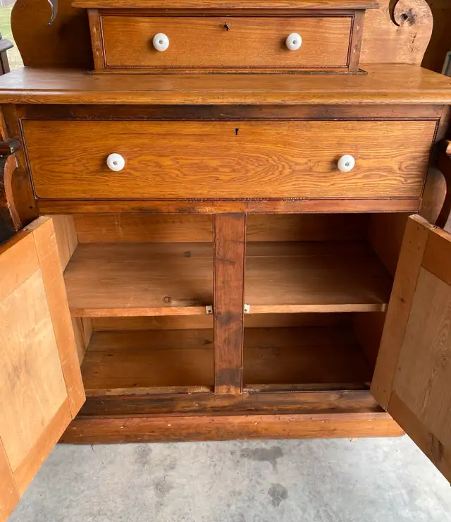 Antique buffet with square nails63006661518211124