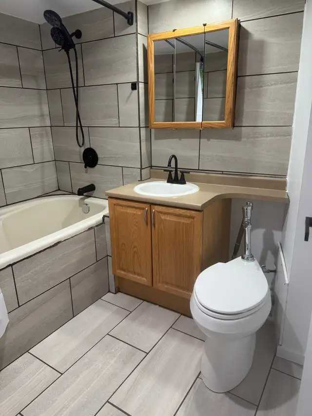  Cosy walkout basement suite 63838172908291121