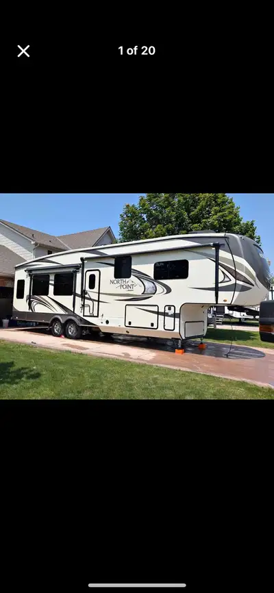 2018 Jayco North Point 315RTLS LUXURY PACKAGE Our 39' 5th wheel is in MINT condition and includes a...