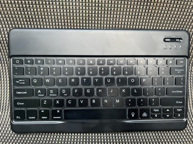 Ultra-Slim Bluetooth Keyboard Mini Wireless Rechargeable in Mice, Keyboards & Webcams in City of Toronto