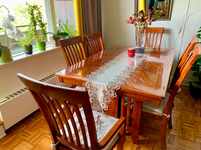 Dining table 7 pcs set in solid wood / Table de salle à manger dans Mobilier de salle à manger et cuisine  à Ville de Montréal - Image 4