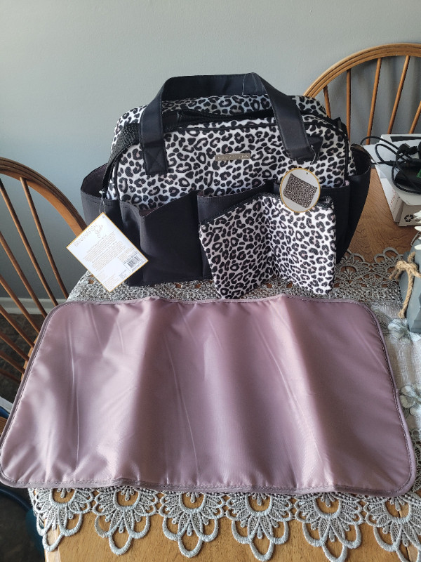 Diaper Bag - New- Never Used - With Change pad $25 in Bathing & Changing in St. John's - Image 2