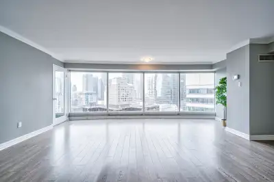 1820 sqft newly renovated condo nearby Union Station