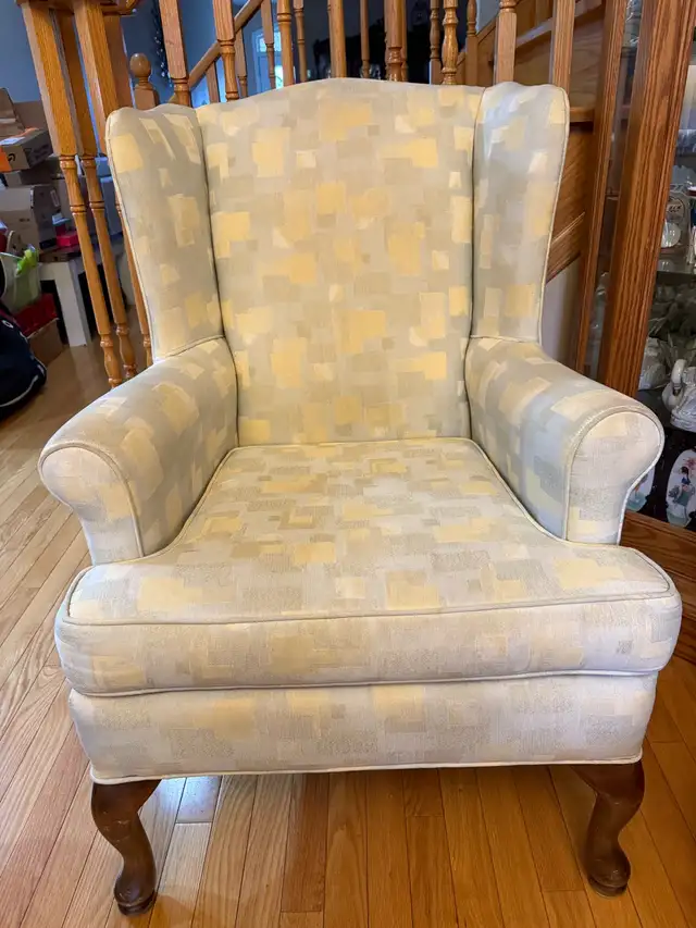 Accent Chair in Chairs & Recliners in Markham / York Region - Image 3