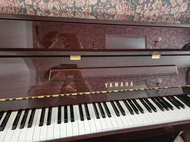 Yamaha Piano in Pianos & Keyboards in City of Toronto - Image 3