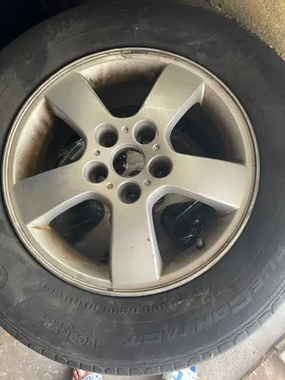 Set of 4 Toyota sienna’s rims and tires. 3 are good but one flat tire. See pictures Text 2269984040