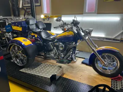 Absolutely stunning Screamin Eagle CVO Fatboy 103 CI all decked out on custom Trike. This beautiful...