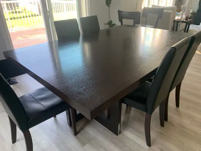 Gorgeous Dining Table in Dining Tables & Sets in Kingston - Image 4
