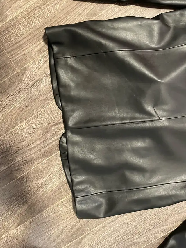 Steve Madden Women’s Leather Blazer/Jacket  in Women's - Tops & Outerwear in City of Toronto - Image 6