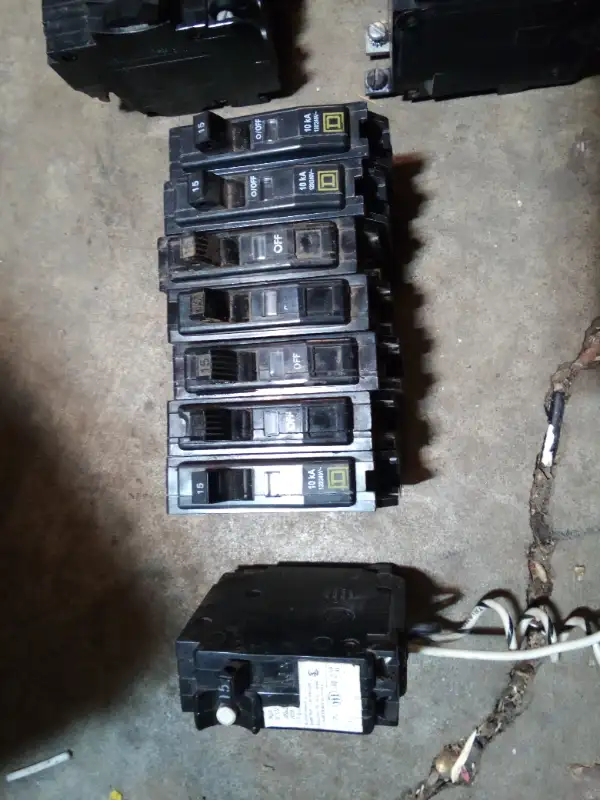 Electrical Breakers 15A, 20A, 30A, 40A, 50A. in Electrical in Edmonton - Image 5