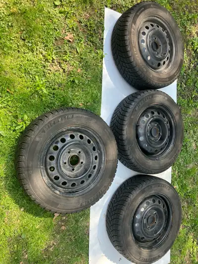 4 Michelin x-ice snow tires 195-65-R15 - on steel rims - like new, rarely used - immaculate tread -...