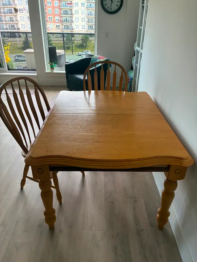Kitchen table and chairs in Dining Tables & Sets in Bedford - Image 8