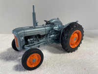 1/16 FORDSON DEXTRA (1957 Launch) Farm Toy Tractor