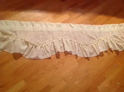 Cream colored valance. 80 inches.