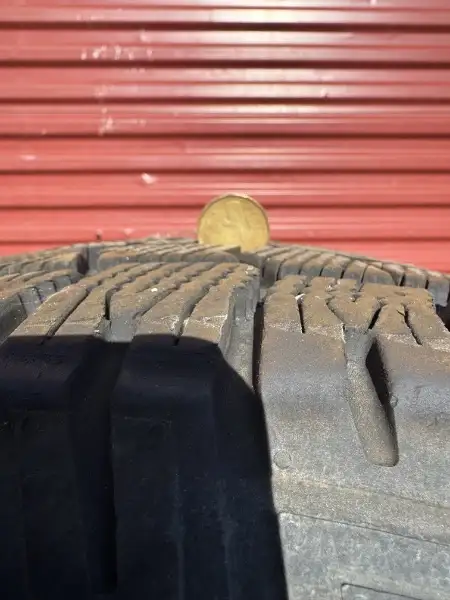 (4) WINTER TIRES & FACTORY ALUMINUM RIMS - FORD F150 LARIAT 2010 in Tires & Rims in Penticton - Image 4