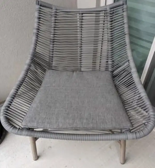 PATIO CHAIR & TABLE SET in Patio & Garden Furniture in Oakville / Halton Region - Image 3