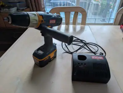 Je vends une perceuse Ryobi 18V One+ en bon état général, parfaite pour tous vos projets de bricolag...