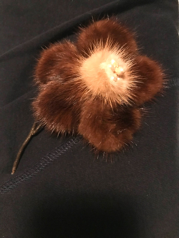 Vintage mink fur brooch in Jewellery & Watches in St. Catharines - Image 3