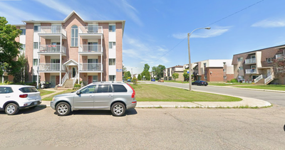 Chambre dans un 4 1/2 à louer habité par une jeune femme . immeuble situé devans l'arrêt d'autobus n...
