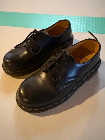 Dr Martin’s kids size 1, View more