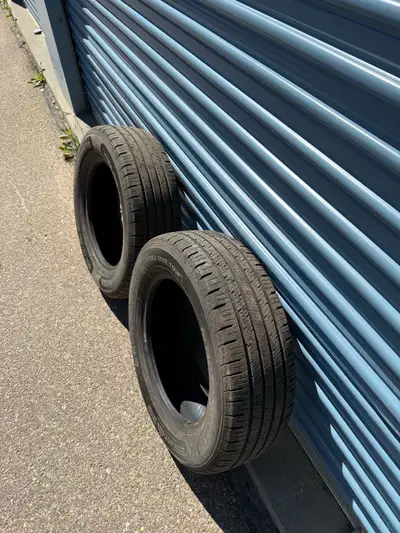 2 tire 225/65R17 Motomaster Hydra Edge Tour All Season Still have about 70% tread left