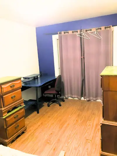 Chambre à louer – Métro St-Michel (2 min) – Disponible maintenant English version below Chambre enti...