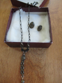 FS:  Necklace & Earrings Set