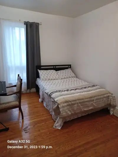 Spacious furnished room for rent. Available immediately. Contact us for showing